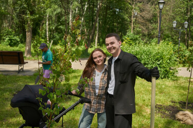 В честь Года семьи в старинном липецком парке высадили липовую аллею 