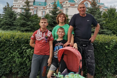 «Мы – одно целое!»: многодетную семью из Заринска наградили медалью «Родительская слава»