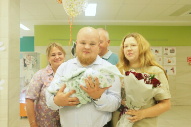В День семьи, любви и верности из перинатального центра выписались шестеро малышей
