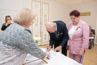 Семей так много «золотых»...