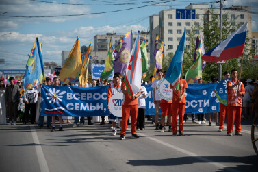 Парад семей в Якутске собрал более 2 тысяч человек