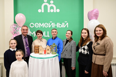 В честь старта Года семьи в Свердловской области состоялась торжественная передача огня «Сердце России» и открытие первого «Семейного МФЦ» на Урале