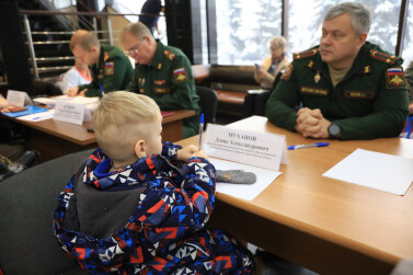 В Кузбассе участников СВО и их семьи проконсультировали представители межведомственной комиссии