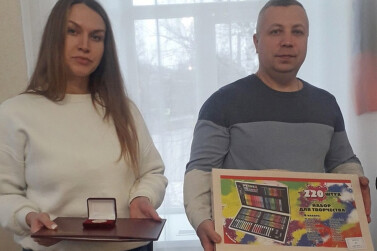 В Вичуге многодетной семье вручили памятную медаль