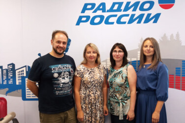 Специалисты социальных служб Вологодчины рассказывают об усыновлении детей в эфире областного радио