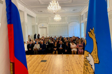 Псковским семьям вручили медали в честь 50-летия супружеской жизни
