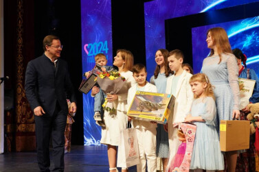 Губернатор Дмитрий Азаров открыл Год семьи в Самарской области