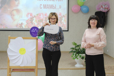 Учреждения социальной сферы Омской области отметят День матери
