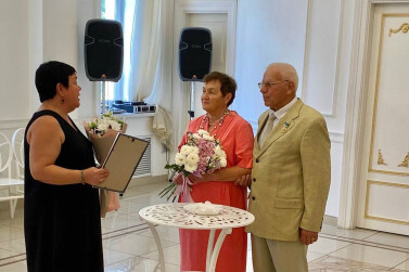 Полвека вместе: супруги Ивановы отметили 50 лет супружеской жизни