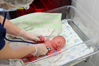 В апреле в Новгородской области родилось 299 детей