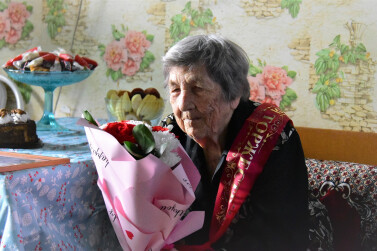 В Хакасии труженица тыла отметила столетний юбилей