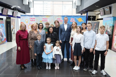 В Рязани состоялась премьера фильма о многодетной семье «Прогулка по вселенной»