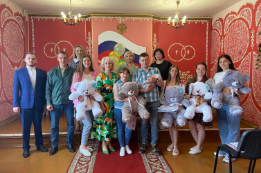 В Брянской области поздравили семьи, в которых появились первенцы