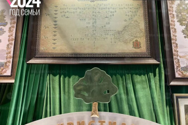 На ПМЭФ представили фамильное древо Владимира Путина