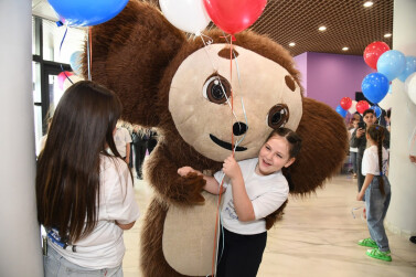 В ЛНР поздравили детей-ровесников республики