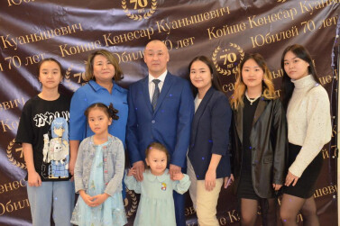 Семью Койше из Тюменской области наградили медалью ордена «Родительская слава»